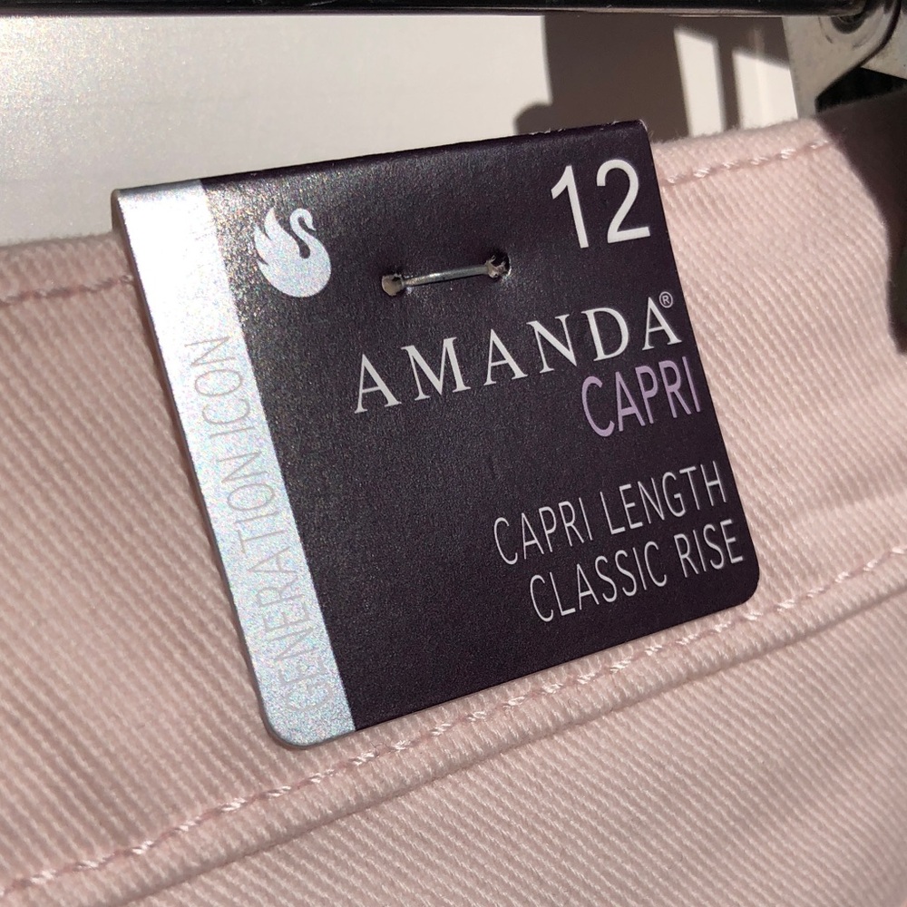 Gloria Vanderbilt Pale Pink Cropped Capris with Snap Tabs - Picture 9 of 9